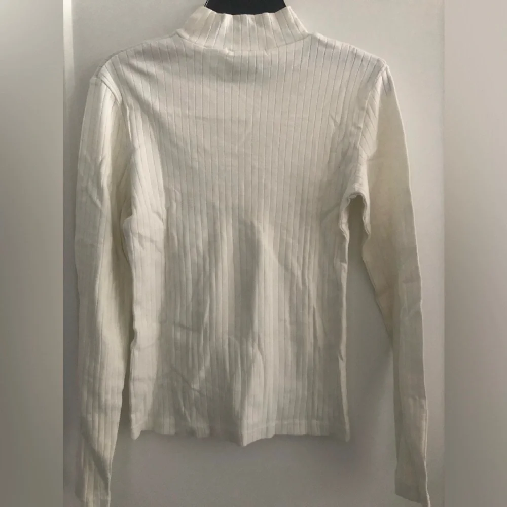 White Ribbed Turtleneck - Picture 2 of 5